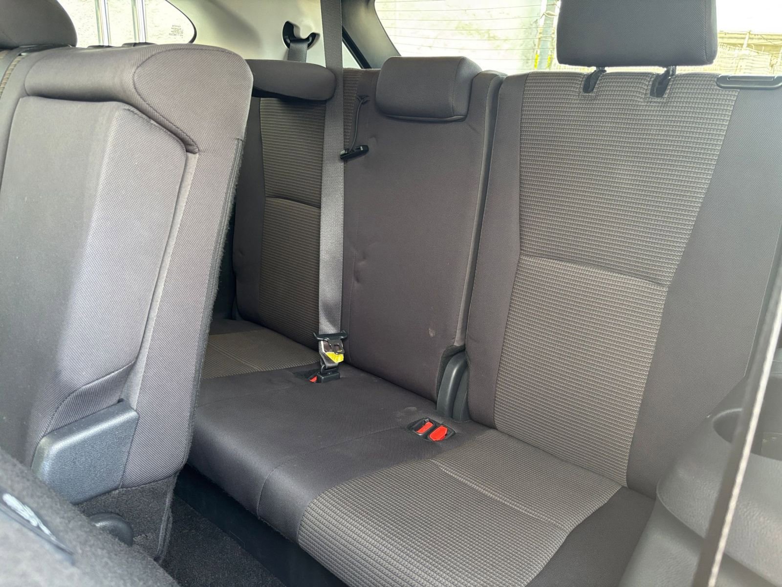 Used 2025 Toyota Highlander LE image 30