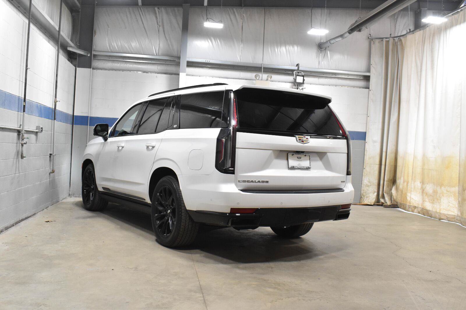 Used 2021 Cadillac Escalade Sport Platinum AWD/4WD image 25