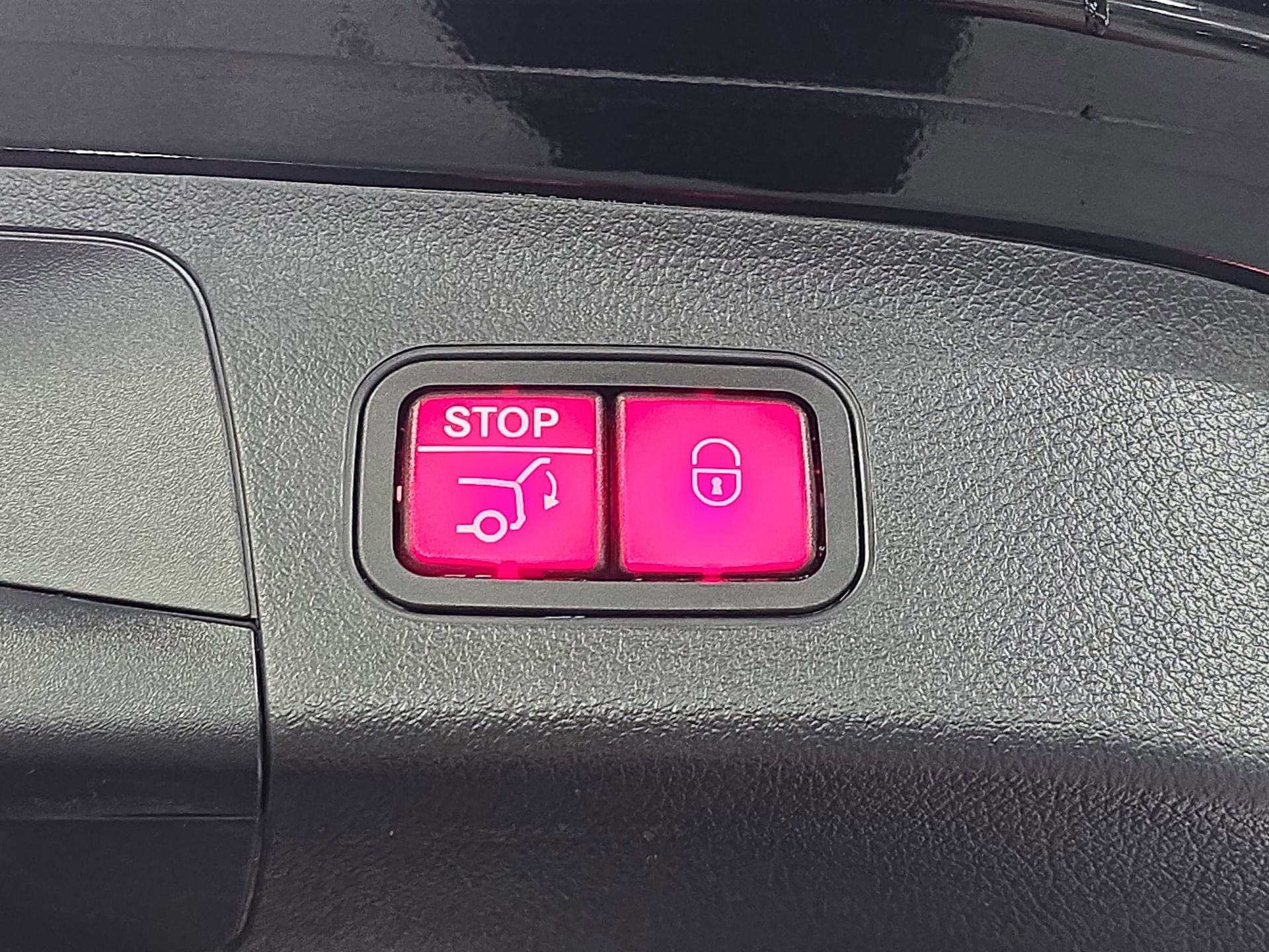 Used 2021 Mercedes-Benz GLA 250 4MATIC w/ AMG Line Exterior image 13