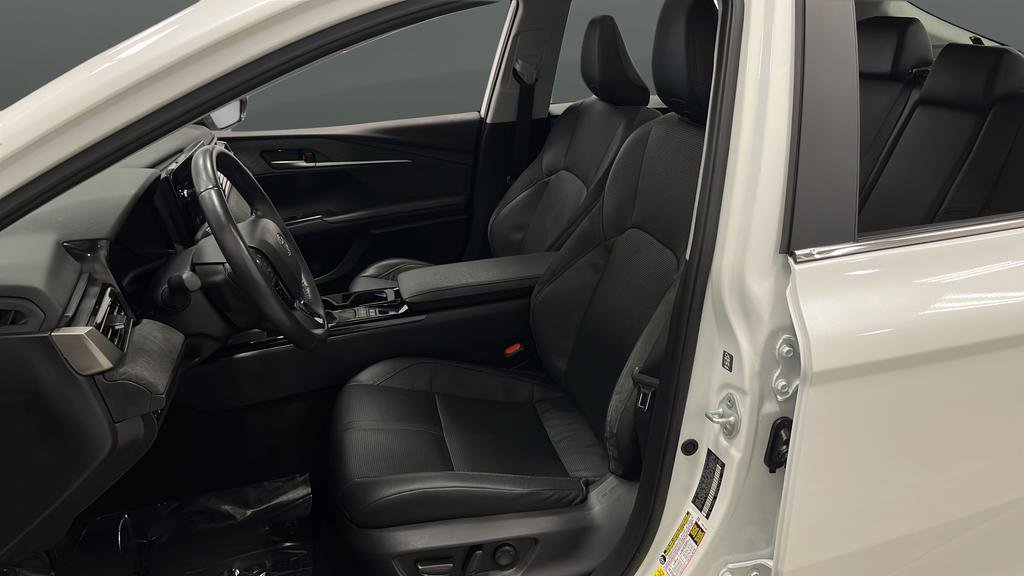 Used 2025 Toyota Camry XLE image 9