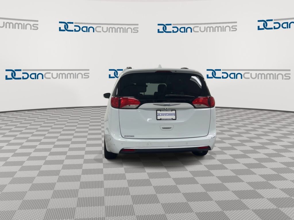 Used 2018 Chrysler Pacifica Touring-L FWD image 7