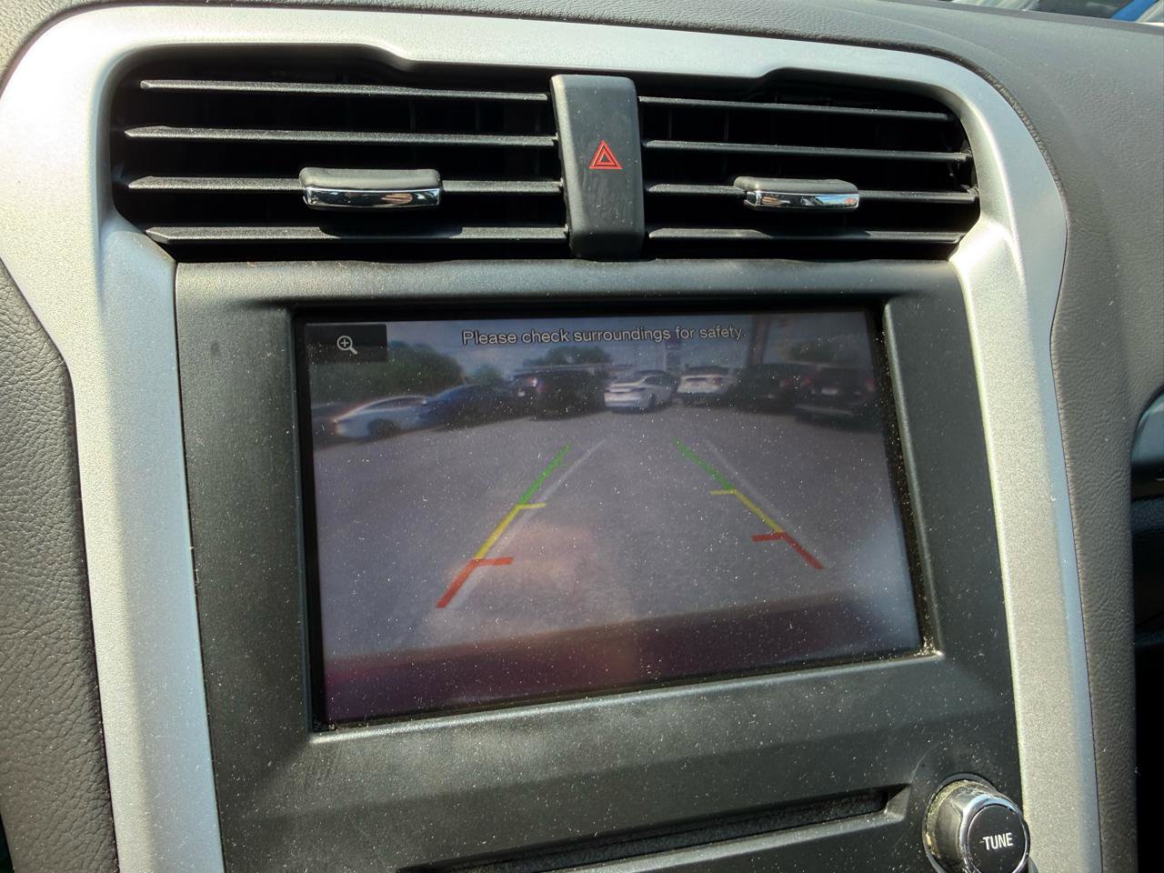 Used 2013 Ford Fusion SE FWD image 2