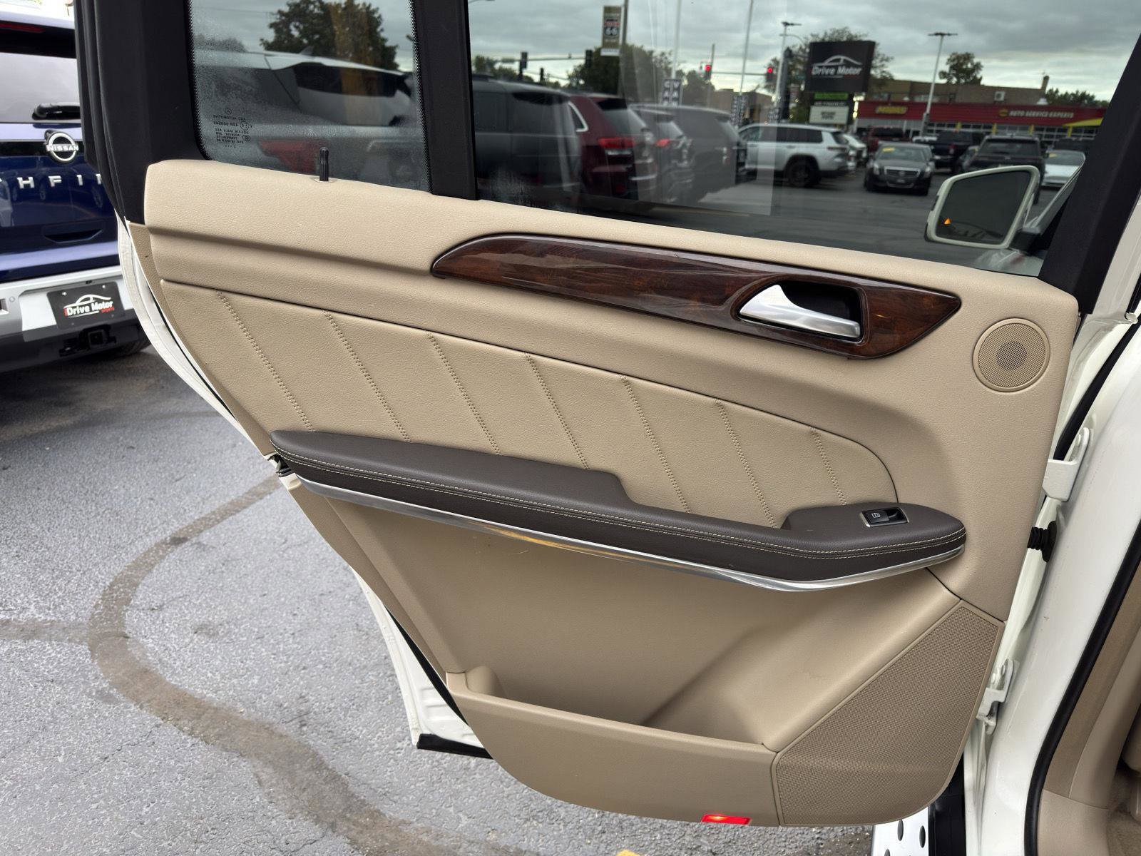 Used 2014 Mercedes-Benz GL 550 4MATIC image 29