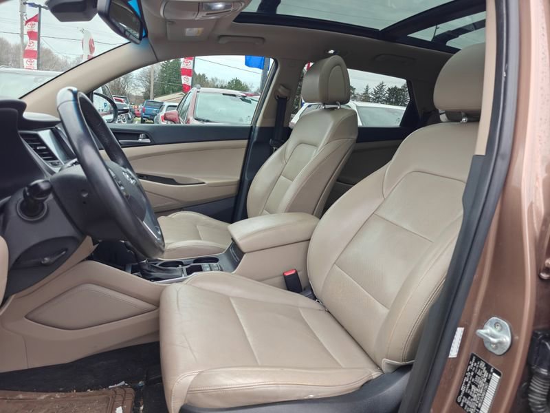 Used 2016 Hyundai Tucson Limited w/ Option Group 03 image 6