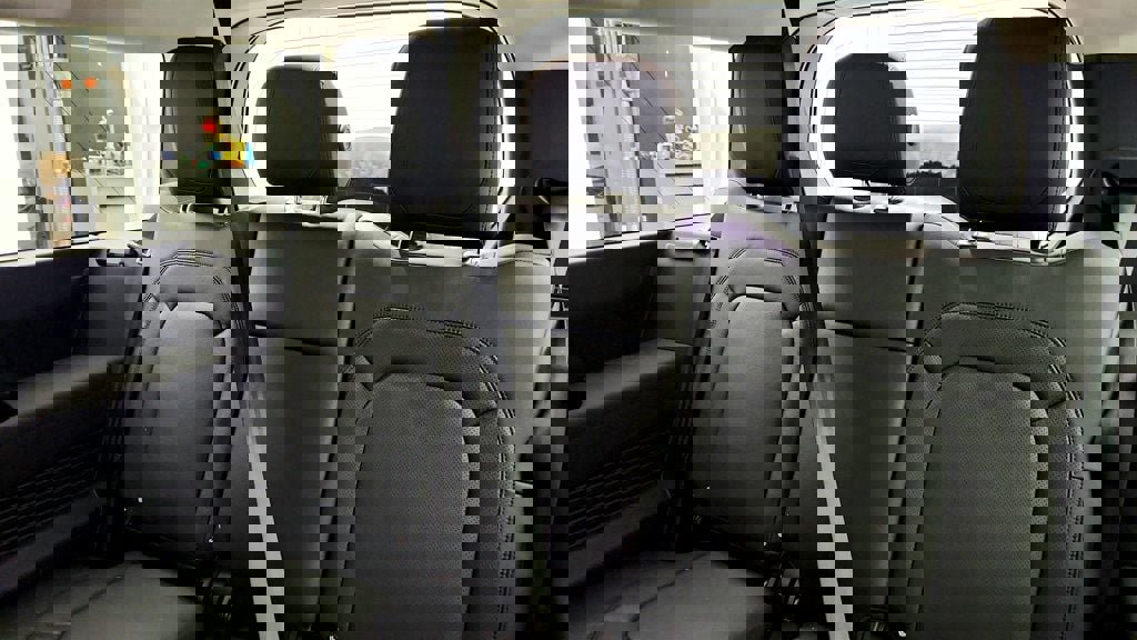 Used 2023 Land Rover Defender 130 S image 22