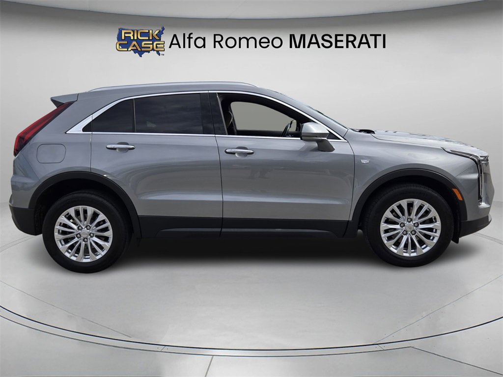 Used 2024 Cadillac XT4 Luxury w/ Cold Weather Package image 4