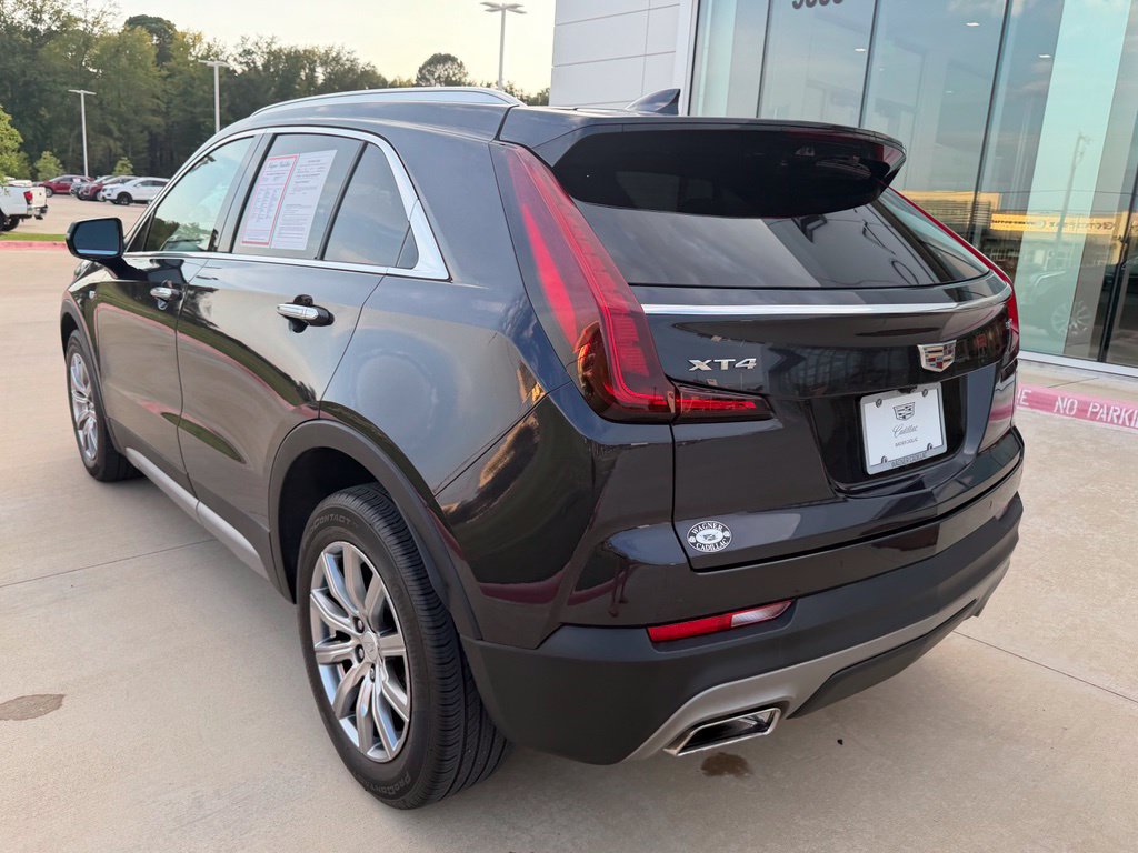 Used 2022 Cadillac XT4 Premium Luxury w/ Enhanced Visibility Package FWD image 4