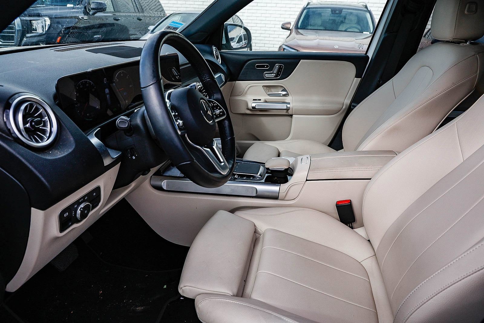 Used 2023 Mercedes-Benz EQB 350 4MATIC SUV image 5