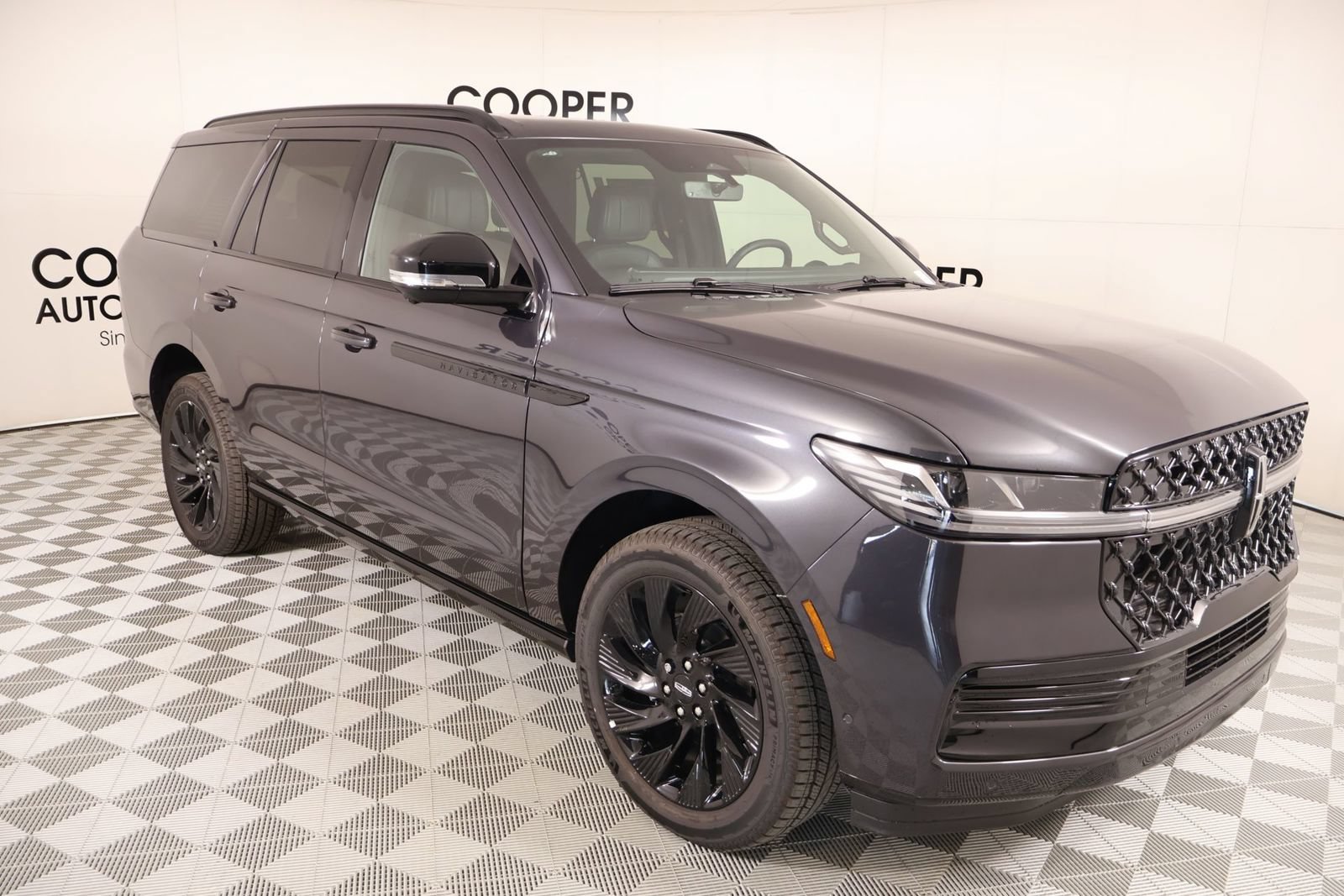 New 2025 Lincoln Navigator Reserve w/ Jet Appearance Package