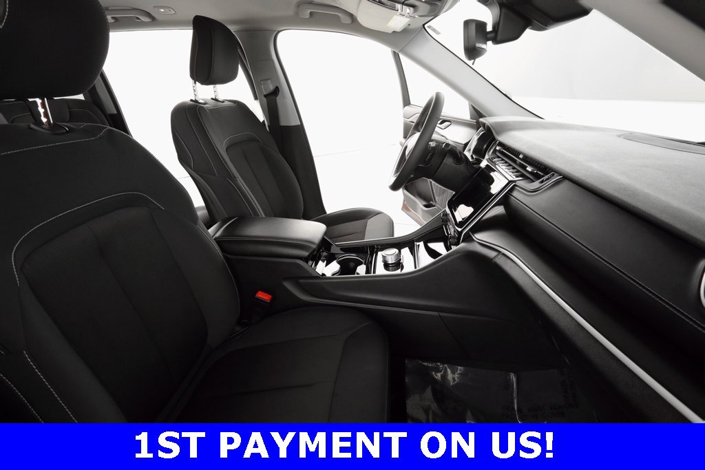 Certified 2023 Jeep Grand Cherokee Laredo w/ Luxury Tech Group I image 12