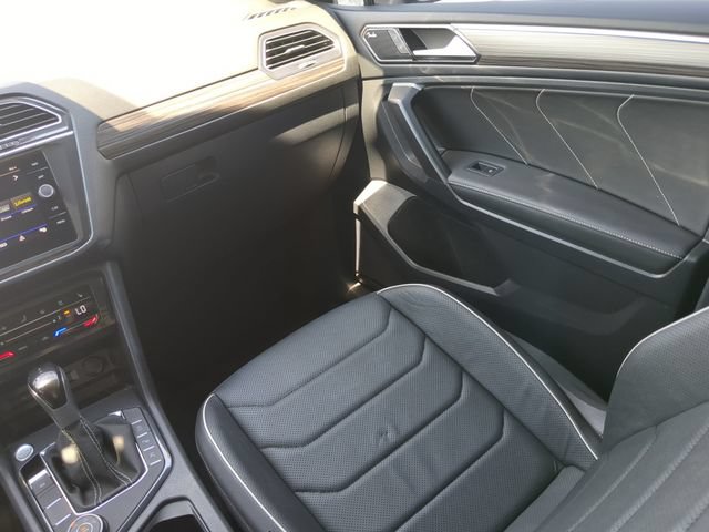 Used 2023 Volkswagen Tiguan SEL R-Line AWD/4WD image 19