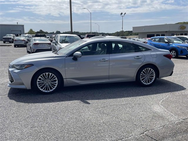 Used 2020 Toyota Avalon Limited image 7