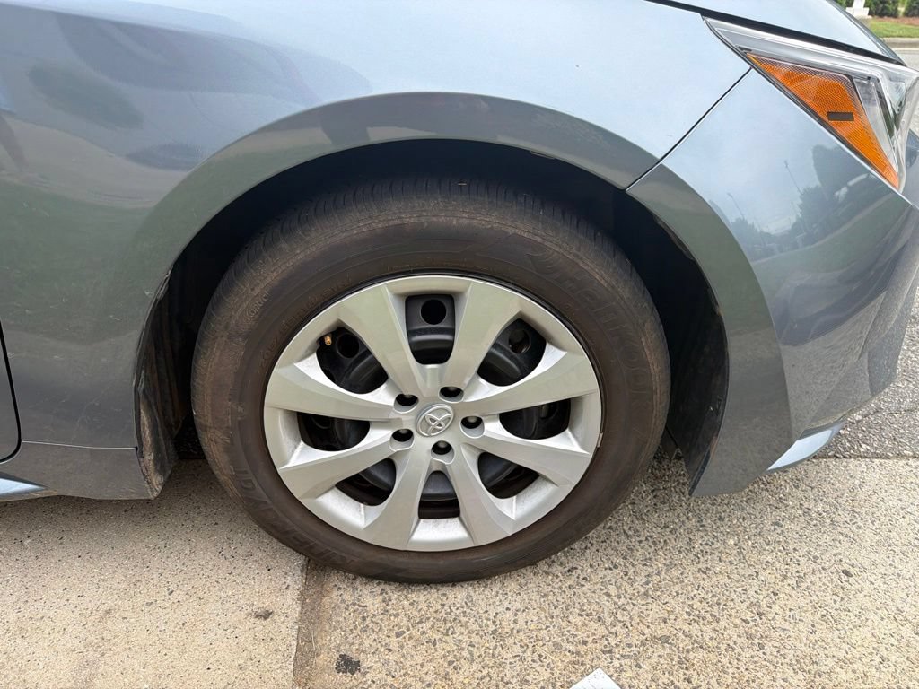 Used 2023 Toyota Corolla LE FWD image 5