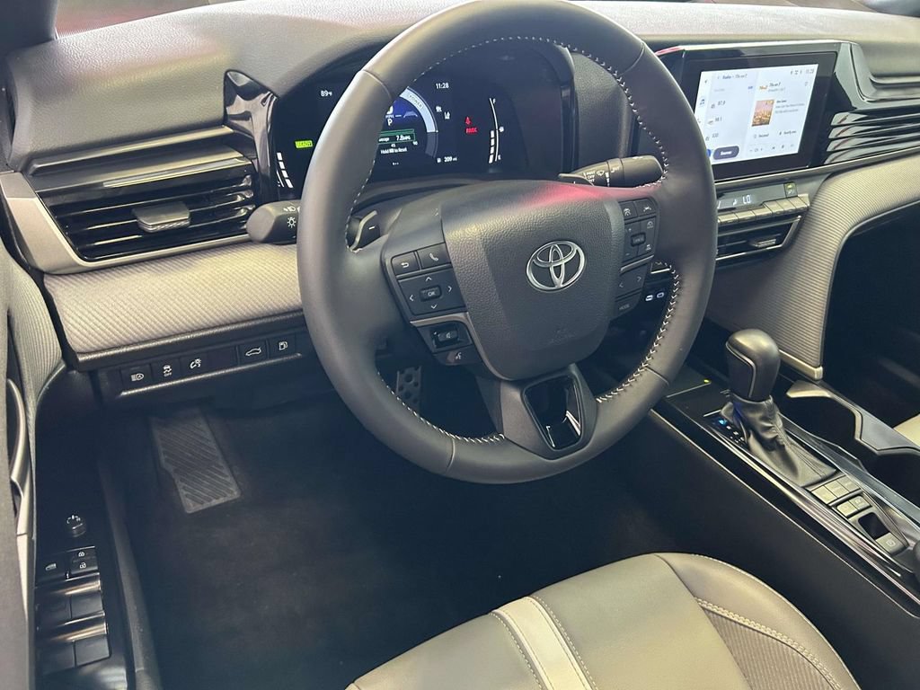 Used 2025 Toyota Camry SE w/ Convenience Package FWD image 11