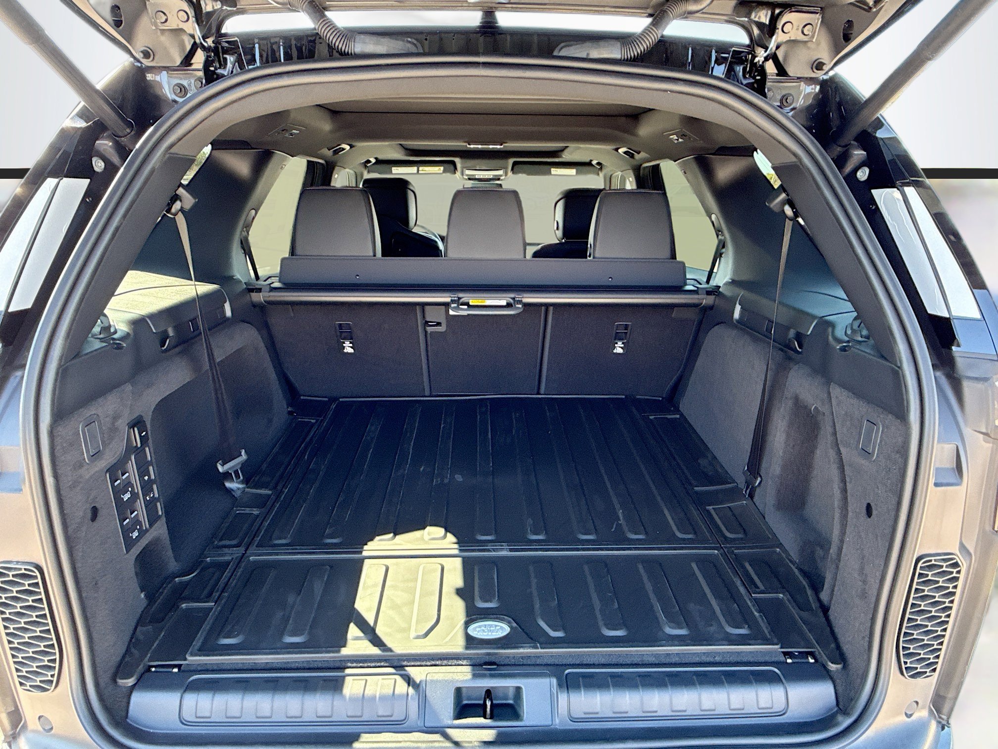 New 2026 Land Rover Discovery Dynamic SE AWD/4WD image 12
