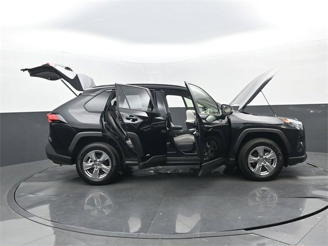 Used 2025 Toyota RAV4 XLE image 31