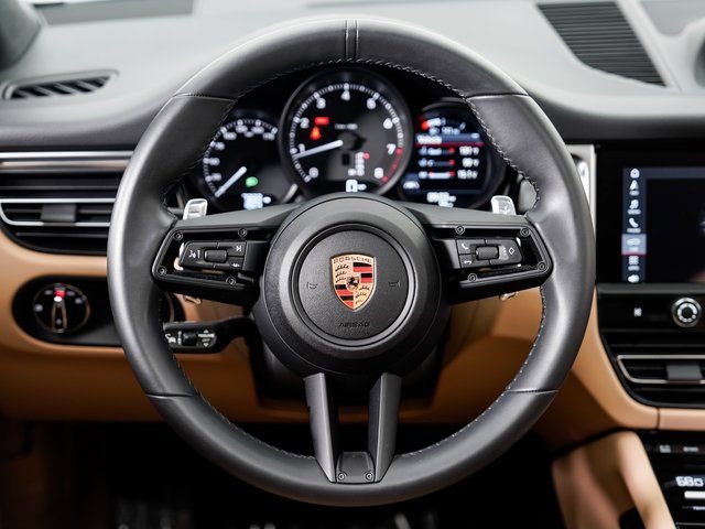 Certified 2025 Porsche Macan image 13