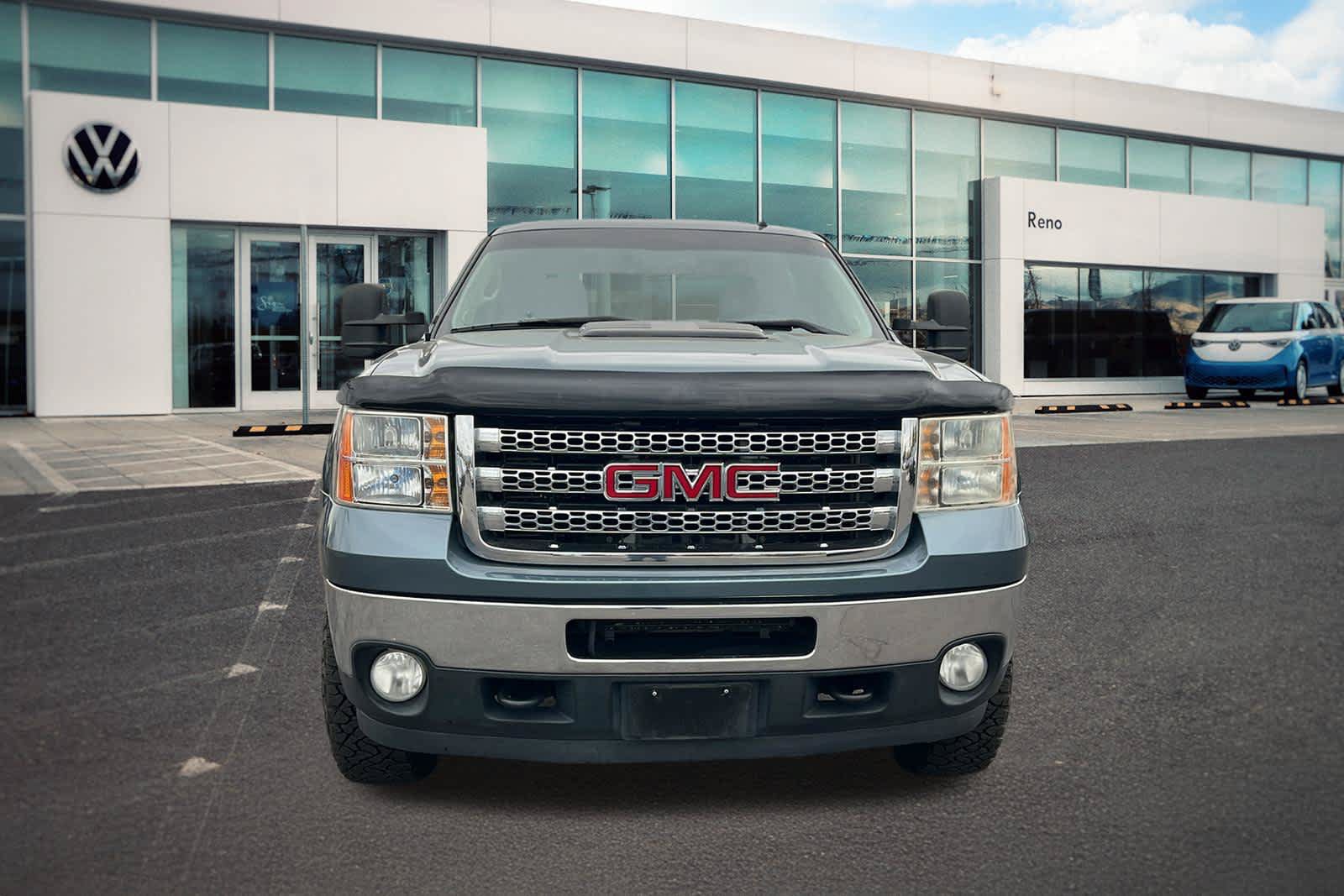 Used 2014 GMC Sierra 2500 SLE w/ SLE Preferred Package AWD/4WD image 2