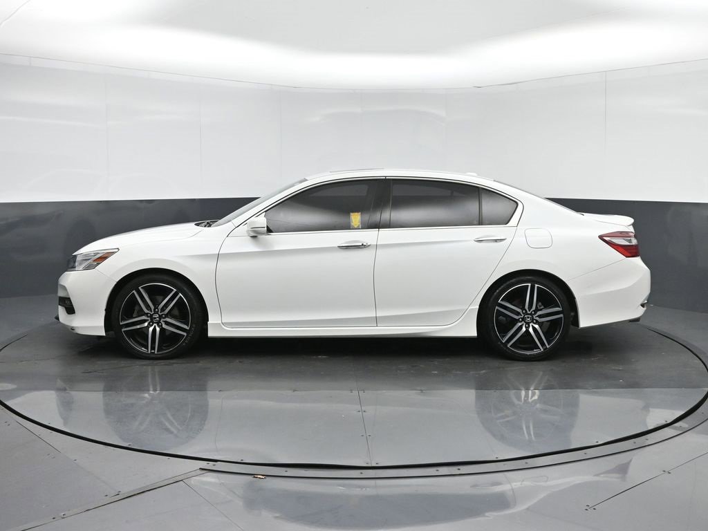 Used 2017 Honda Accord Touring image 4