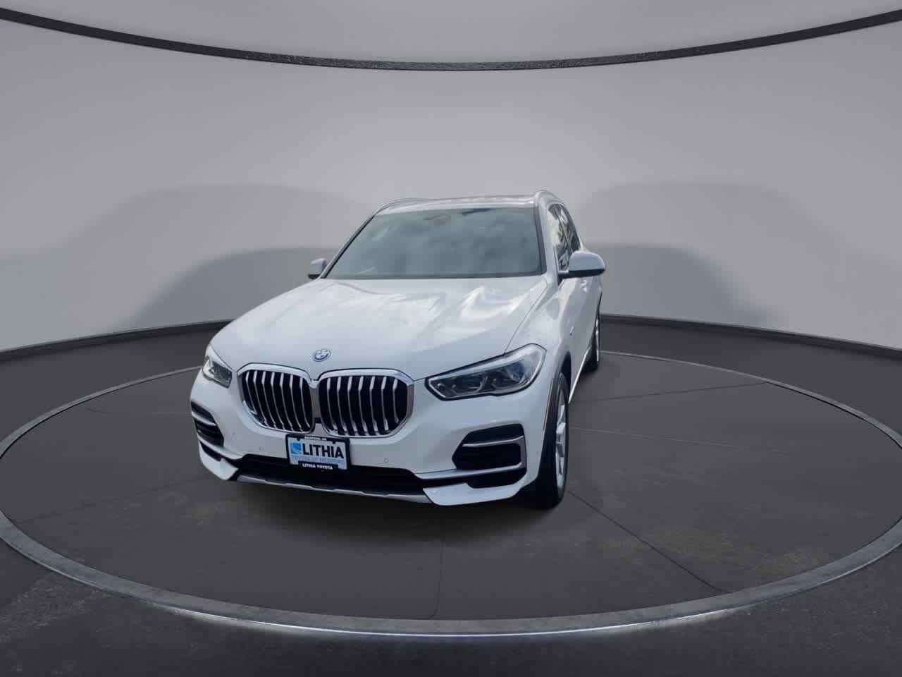 Used 2022 BMW X5 xDrive45e w/ Executive Package AWD/4WD image 3