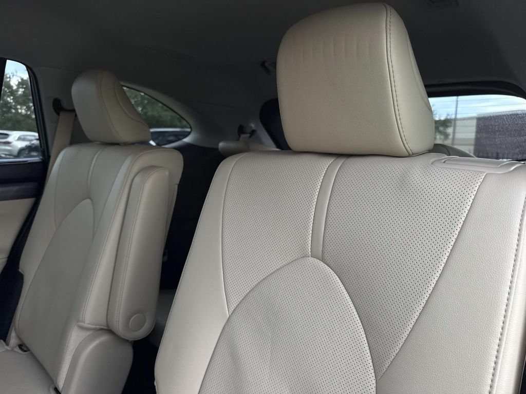 Used 2024 Toyota Highlander Limited AWD/4WD image 14