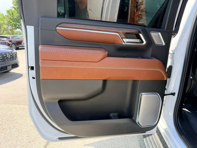 Used 2024 GMC Sierra 3500 Denali Ultimate AWD/4WD image 17