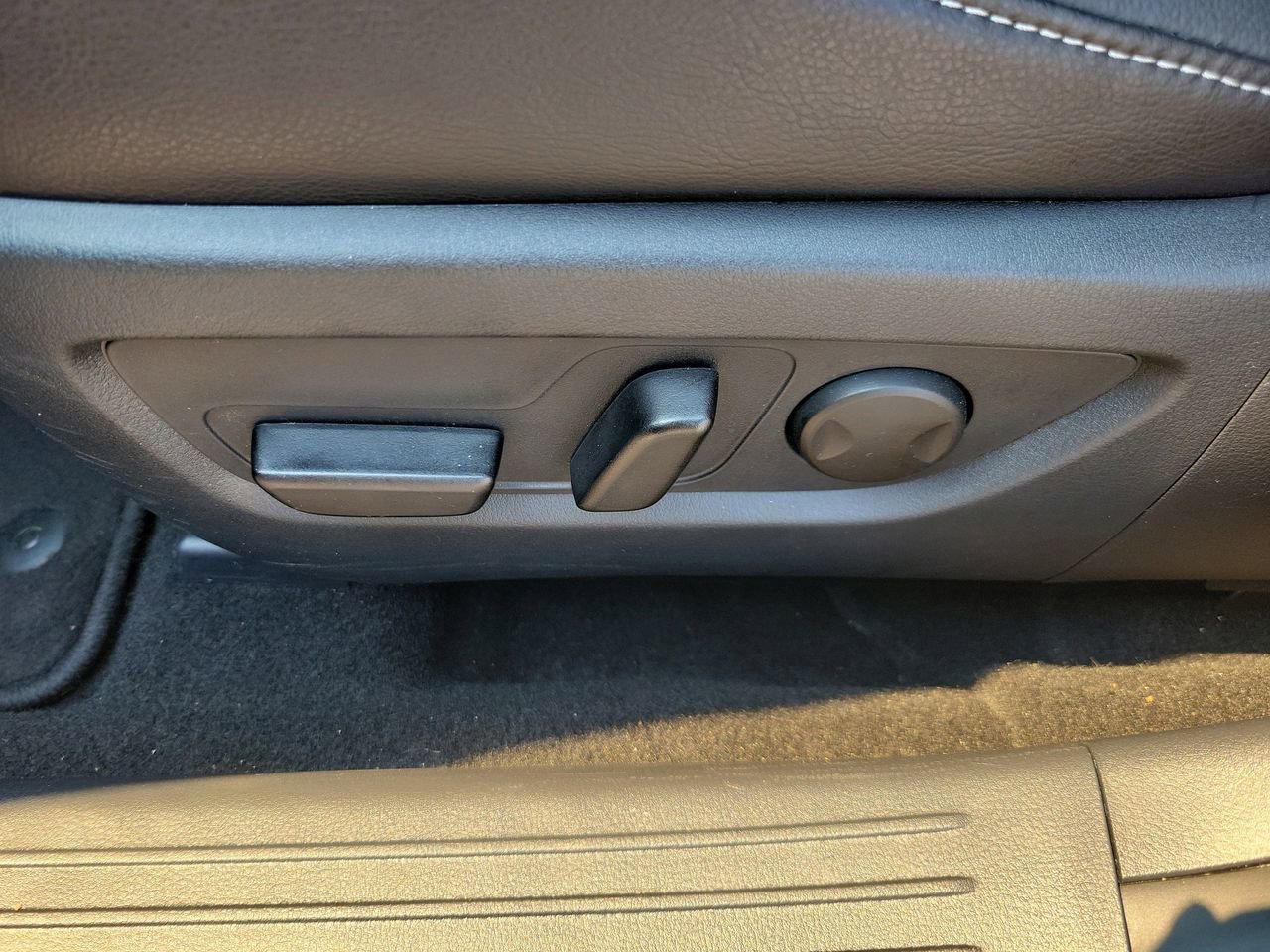 Used 2025 MAZDA CX-50 AWD 2.5 S w/ Premium Package image 18