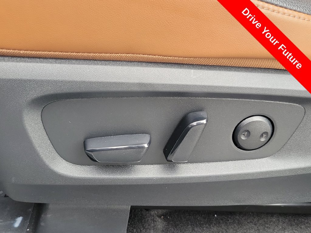 Used 2025 Nissan Pathfinder Platinum FWD image 18