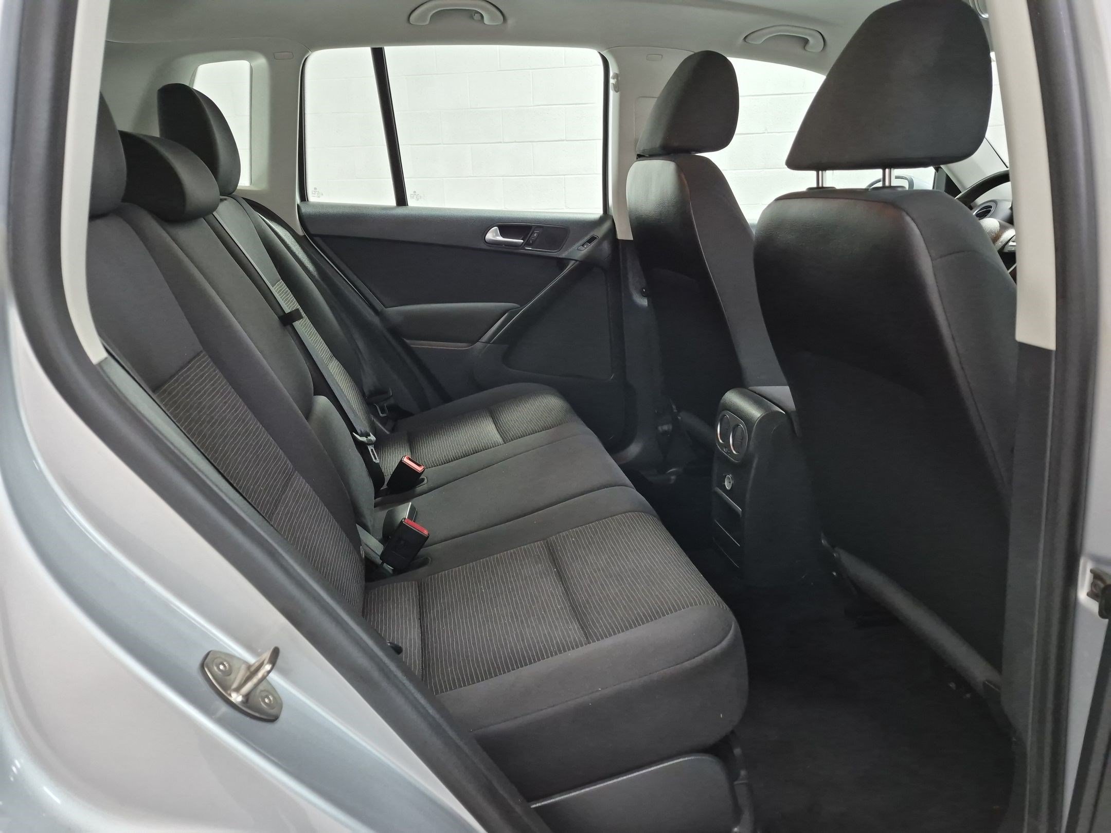 Used 2017 Volkswagen Tiguan Limited w/ Premium Package AWD/4WD image 32
