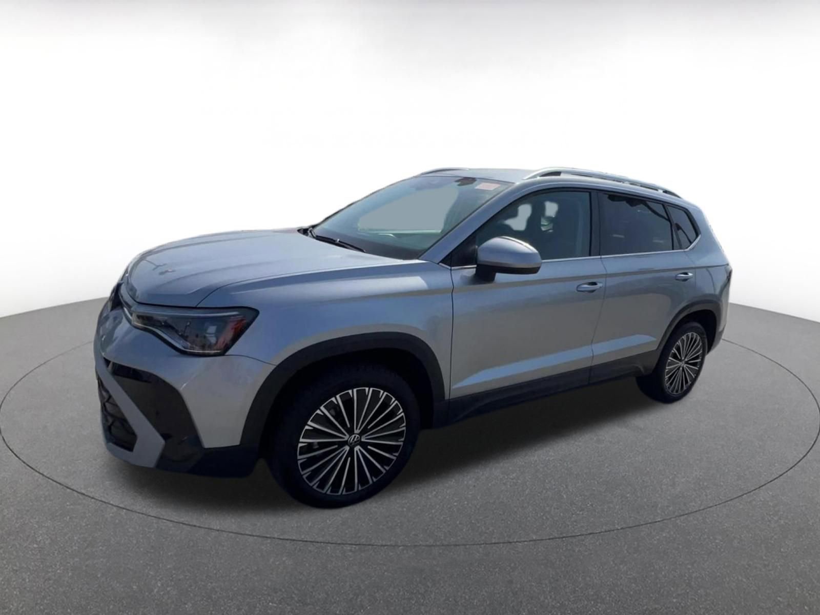 Used 2025 Volkswagen Taos SE FWD image 9