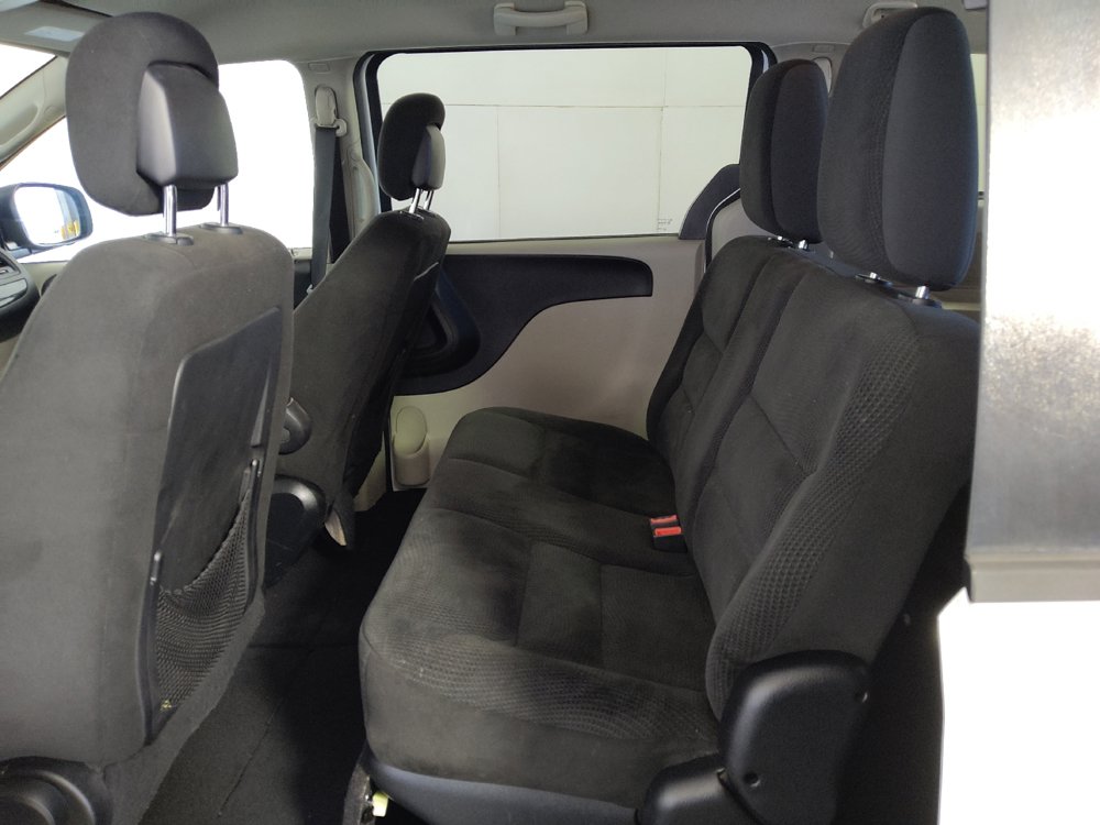 Used 2017 Dodge Grand Caravan SE FWD image 18