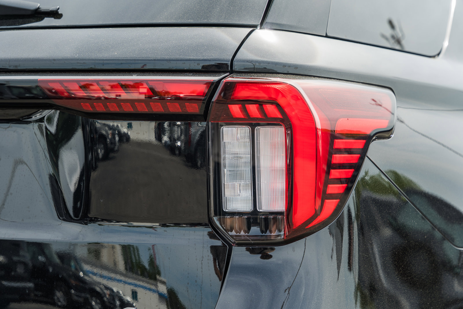 New 2026 Ford Explorer Active image 7