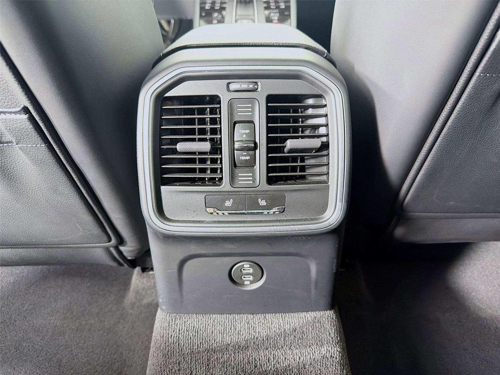 Certified 2025 Porsche Macan image 22