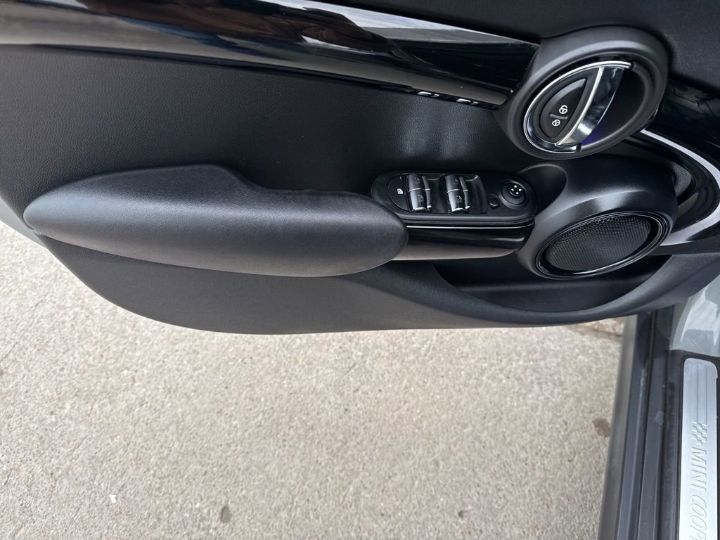 Used 2019 MINI Cooper S image 11