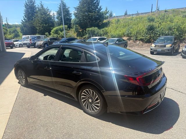 Used 2022 Hyundai Sonata Limited FWD image 2