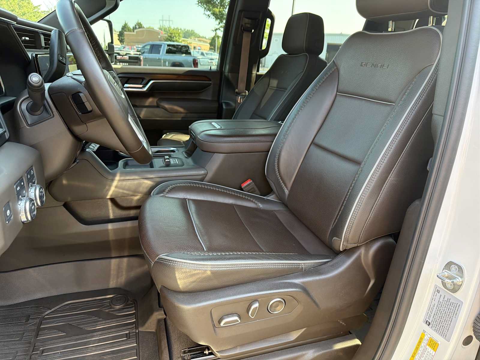 Used 2024 GMC Sierra 2500 Denali w/ Denali Reserve Package AWD/4WD image 24