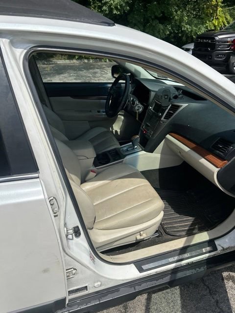 Used 2013 Subaru Outback 2.5i Limited w/ Moonroof Pkg AWD/4WD image 21