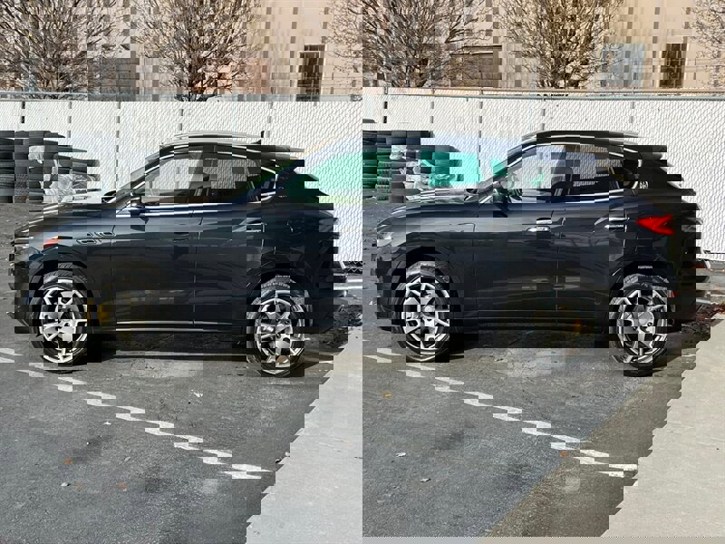 Used 2017 Maserati Levante w/ Luxury Package image 4