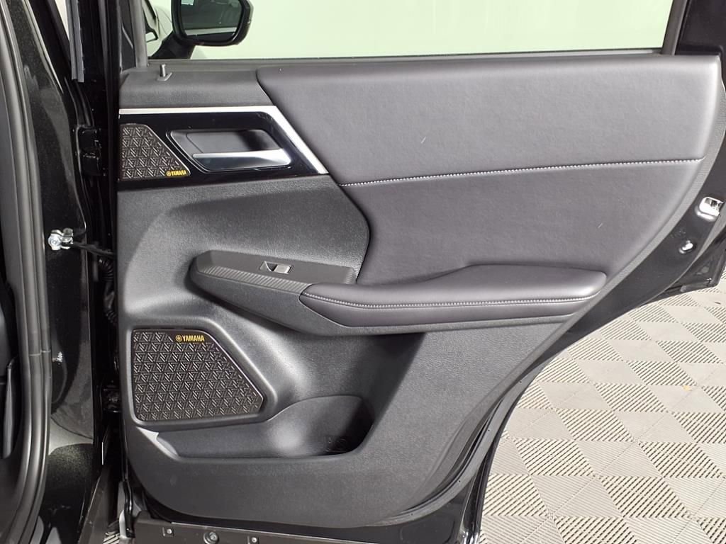 Used 2025 Mitsubishi Outlander SE image 10