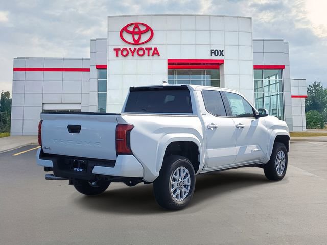 Used 2025 Toyota Tacoma SR5 image 4