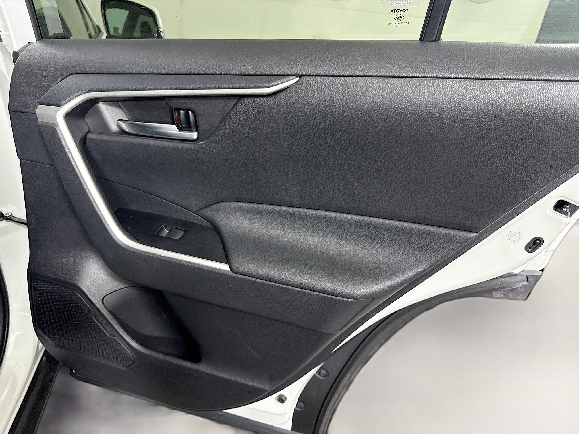 Used 2021 Toyota RAV4 XLE image 28