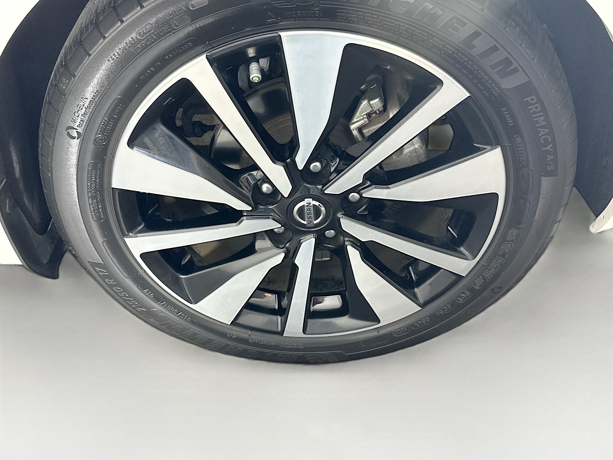 Used 2023 Nissan Sentra SV w/ SV Premium Package FWD image 11