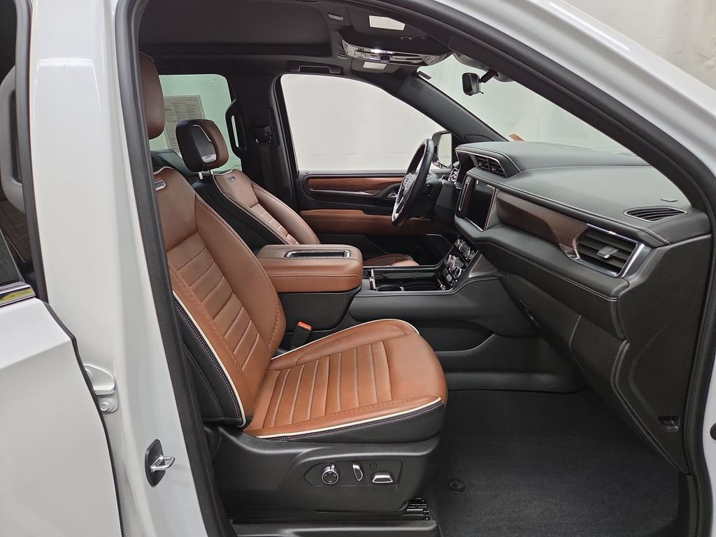 Used 2023 GMC Yukon Denali Ultimate w/ LPO, Floor Liner Package AWD/4WD image 13
