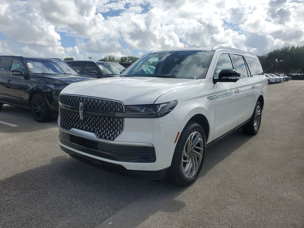 New 2025 Lincoln Navigator L Reserve image 2