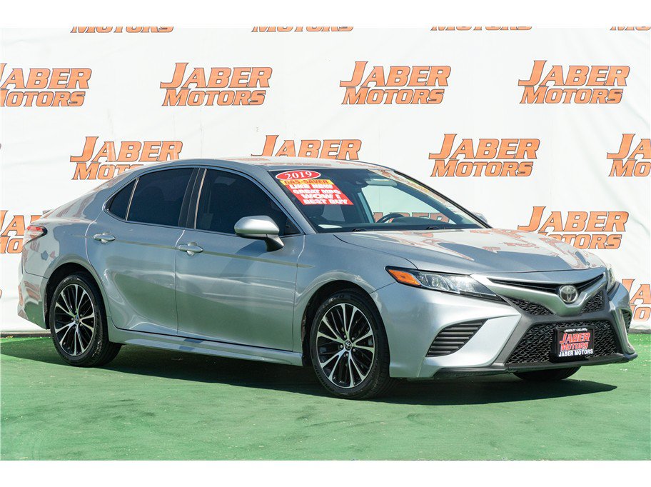 Used 2019 Toyota Camry SE