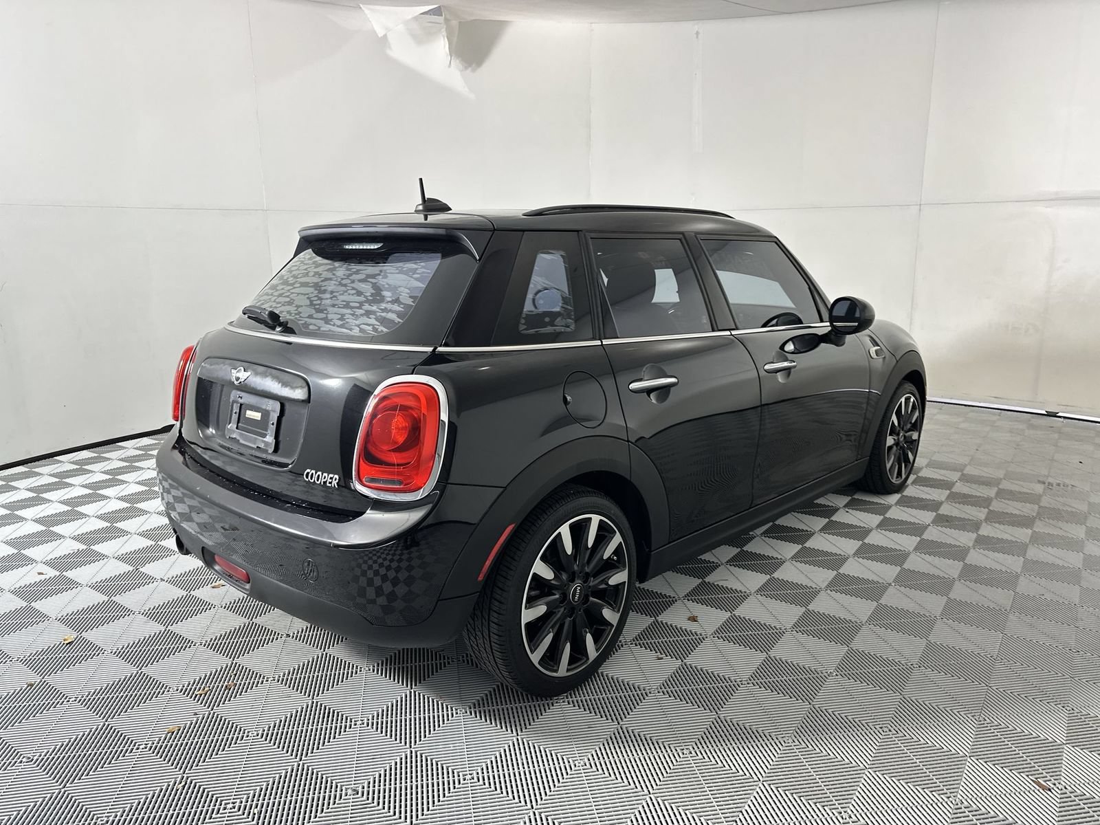 Used 2016 MINI Cooper 4-Door Hardtop FWD image 8