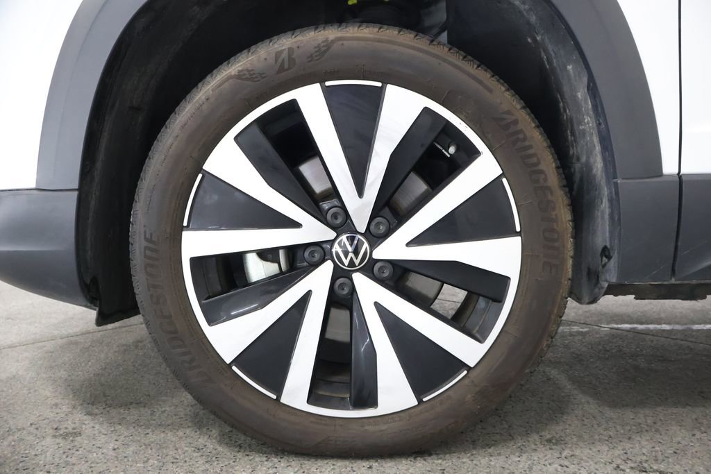 Used 2022 Volkswagen Taos SE w/ Panoramic Sunroof Package image 5