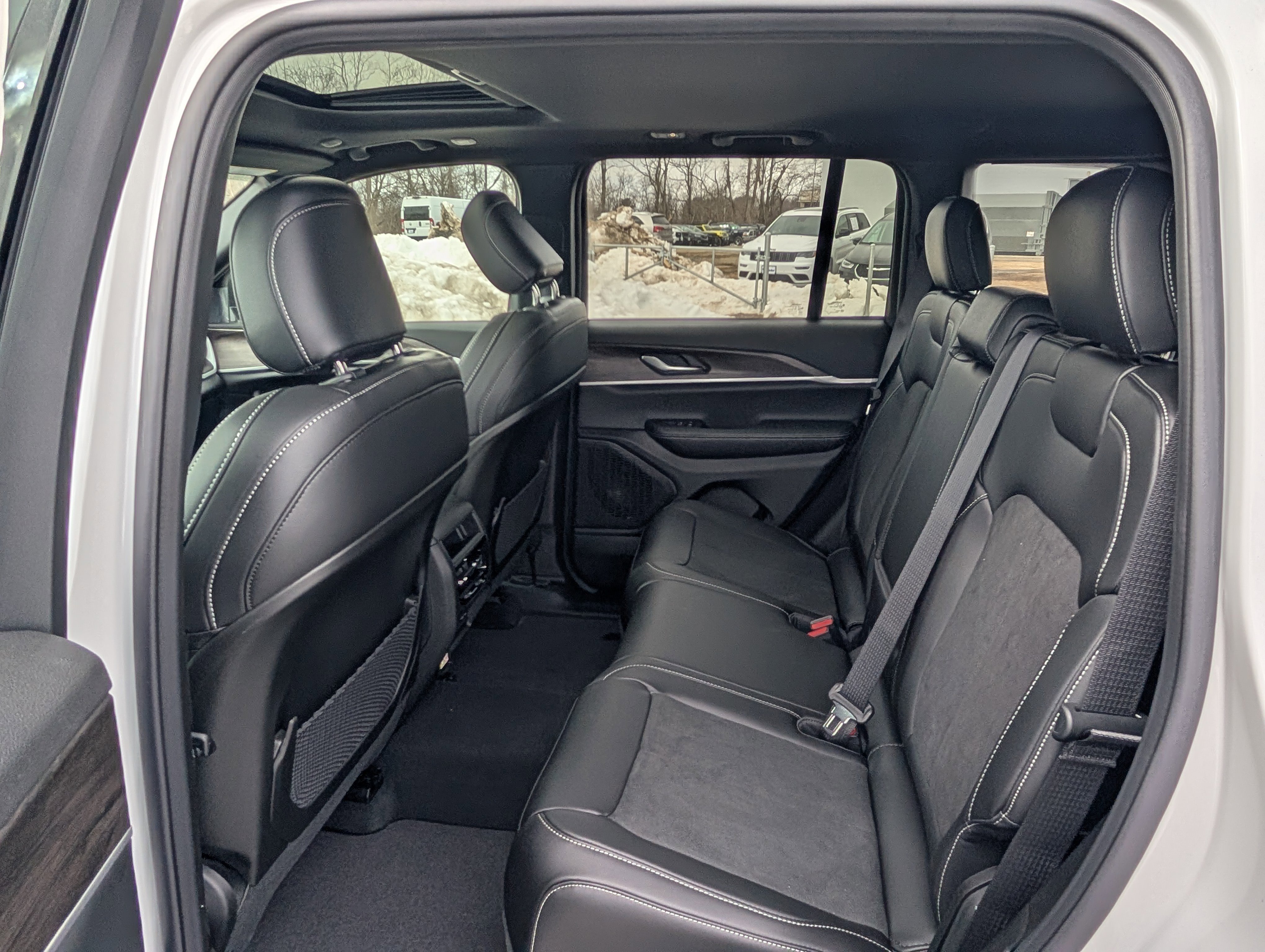 New 2026 Jeep Grand Cherokee Altitude image 9