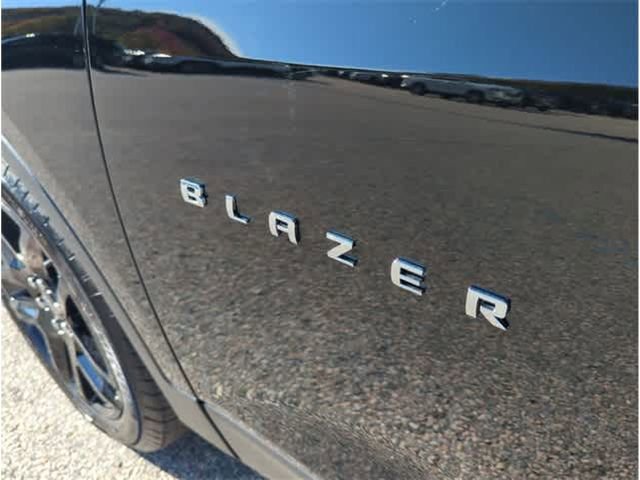 New 2025 Chevrolet Blazer LT w/ Driver Confidence Package FWD image 31