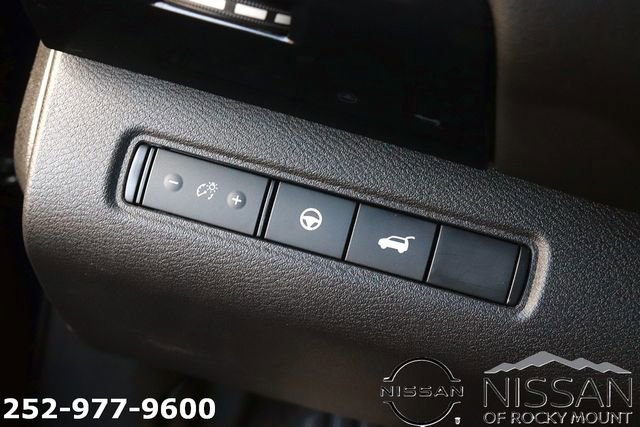 Used 2025 Nissan Pathfinder SV image 26
